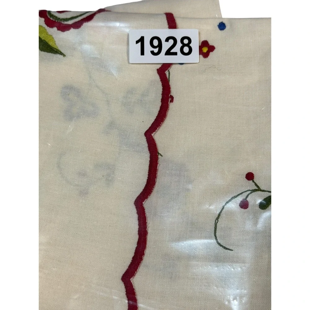 Vintage Floral Embroidered Table Runner Scalloped Edge White Cotton 31x18